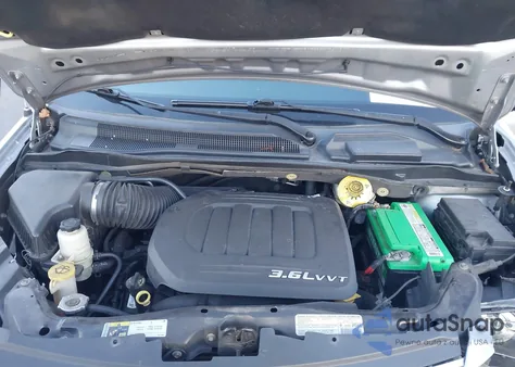 2013 Chrysler Town & Country Touring-L z USA, uszkodzony, nr VIN 2C4RC1CG9DR755317